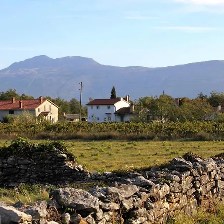 With A Parking Space Sumber, Istria - Sredisnja Istra - 7175 *